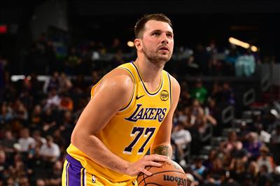 Onze de départ des Timberwolves contre les Lakers : Doncic contre Edwards, Ayton PK Gobert