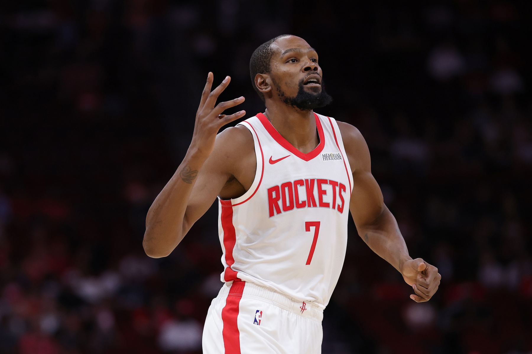 Durant a réussi 4 tirs sur 10 dans la mi-temps et a marqué 15 points pour aider les Rockets à s'accrocher au score.