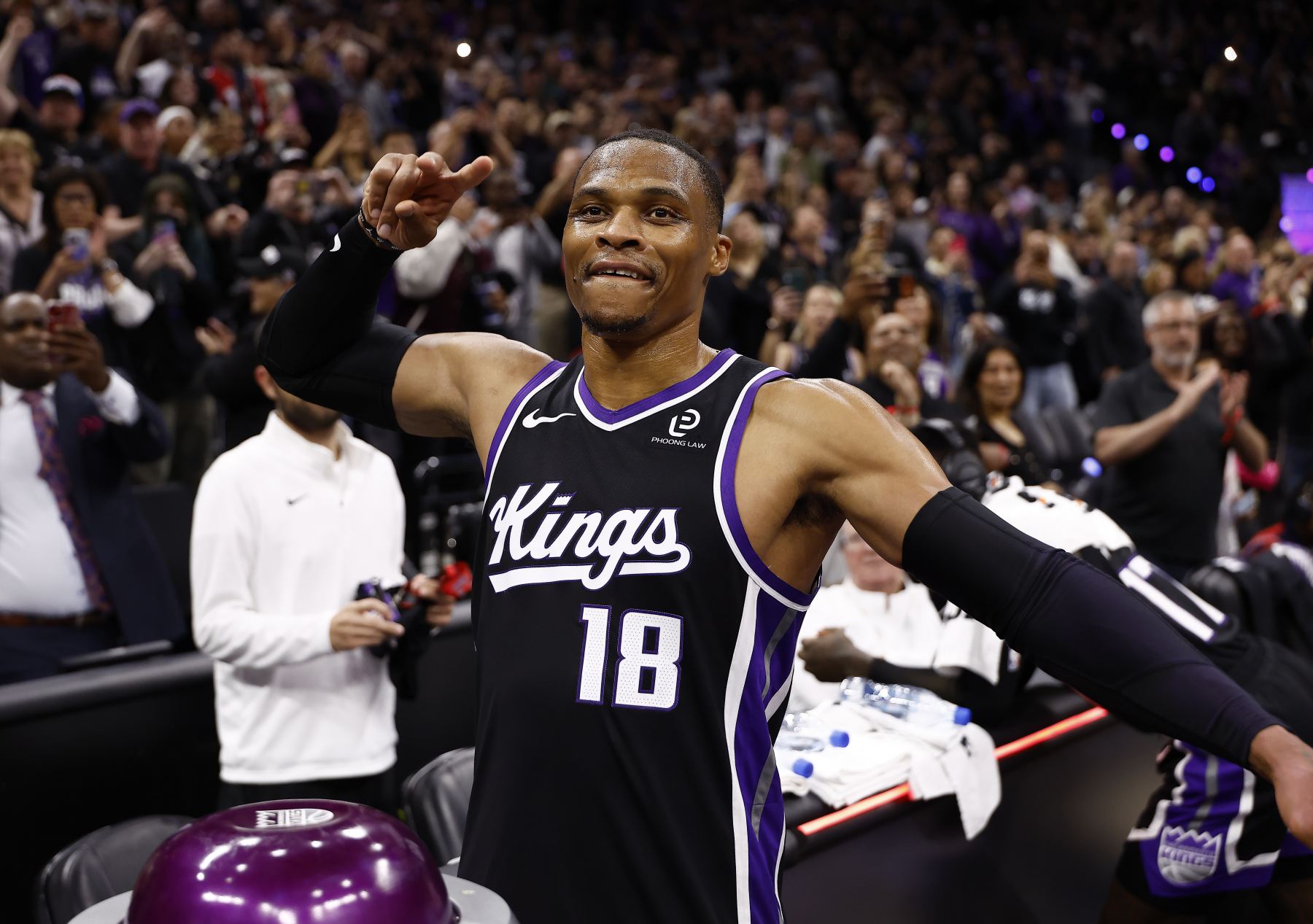 jalon! Westbrook a mené l'équipe à la victoire avec un triple-double de 23 points, 16 rebonds et 10 passes décisives. Il a enregistré 204 triple-doubles au cours de sa carrière.