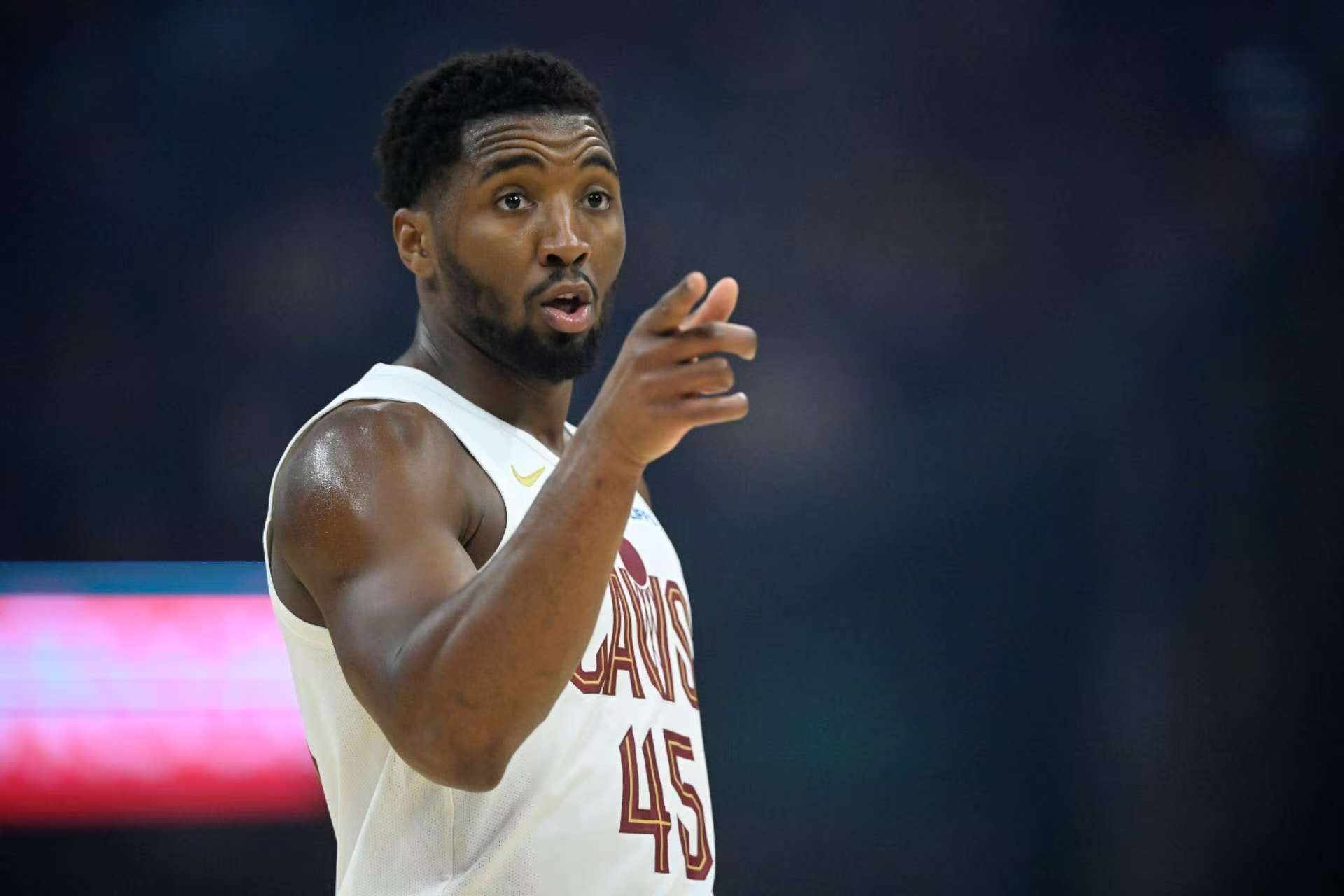 Les Cavaliers ont marqué 41 points au premier quart et ont marqué plus de 40 points en un seul quart pour la troisième fois cette saison. Mitchell et Mobley ont marqué 27 points ensemble.