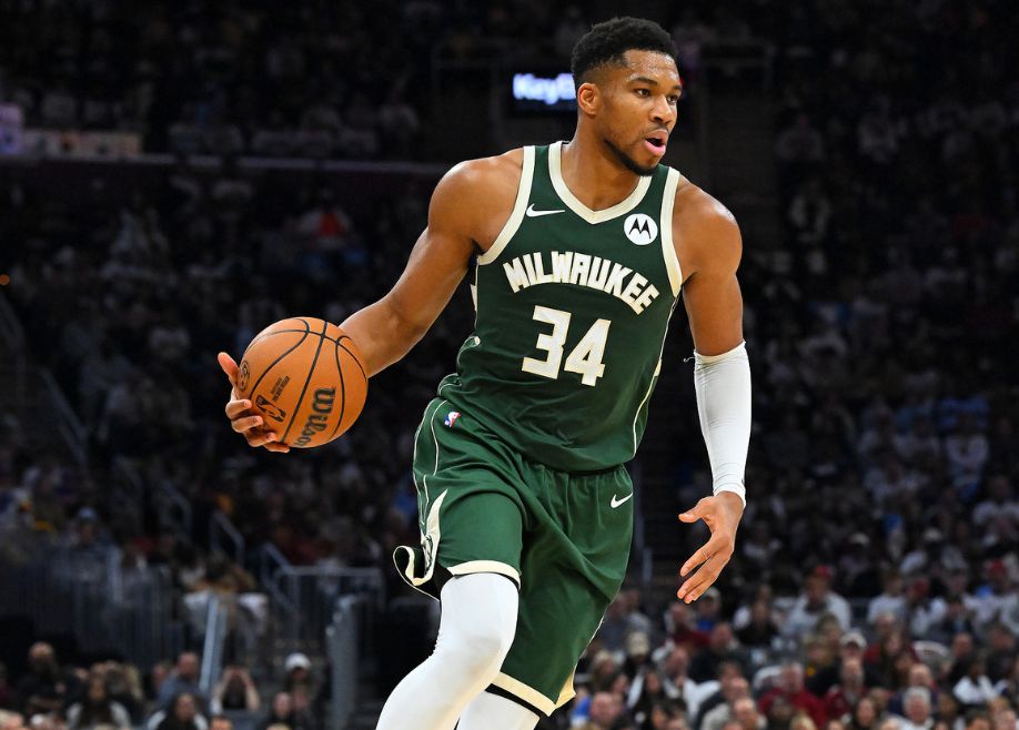 Antetokounmpo a réalisé 0 passe décisive à la mi-temps et les Bucks n'ont marqué aucun but sportif dans les 8 dernières minutes du deuxième quart-temps.