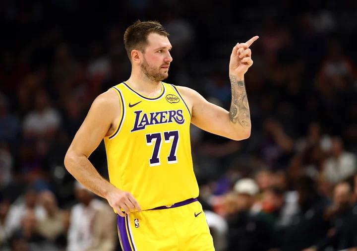 Les deux se réchauffent ! Doncic a marqué 24 points et 12 passes décisives, Reeves a réalisé un efficace 31+7