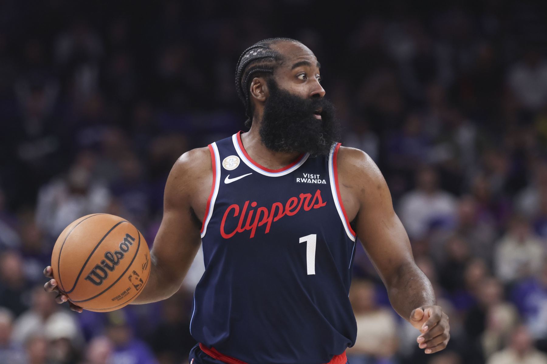 Je ne peux pas descendre du tout ! Harden a réussi 4 des 6 paniers à trois points dans la mi-temps et a marqué 23 points, 6 rebonds et 5 passes décisives.