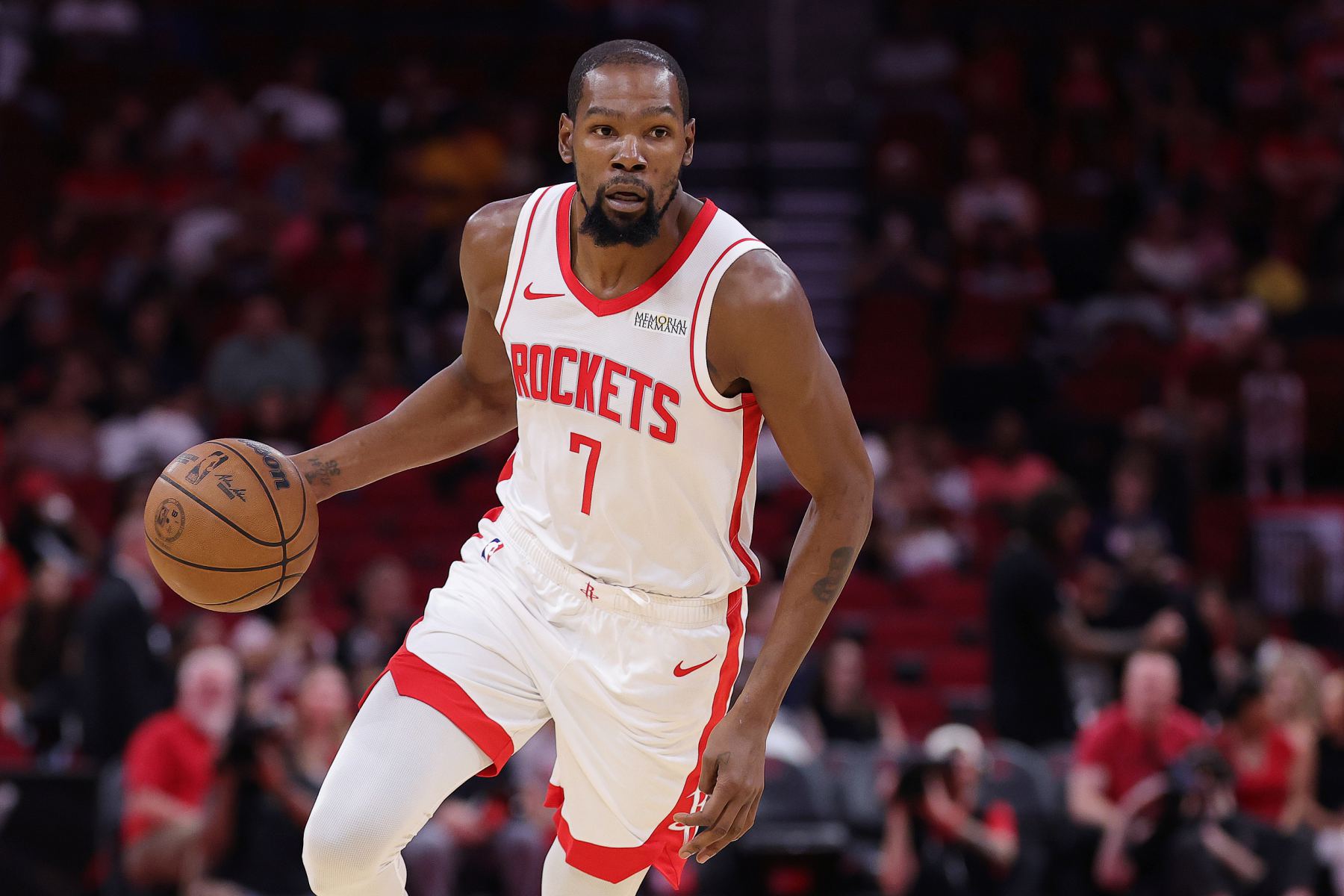 Durant a réussi 8 des 12 tirs à la mi-temps et a marqué 20 points, marquant plus de 20 points contre les Trail Blazers en 30 matchs consécutifs.