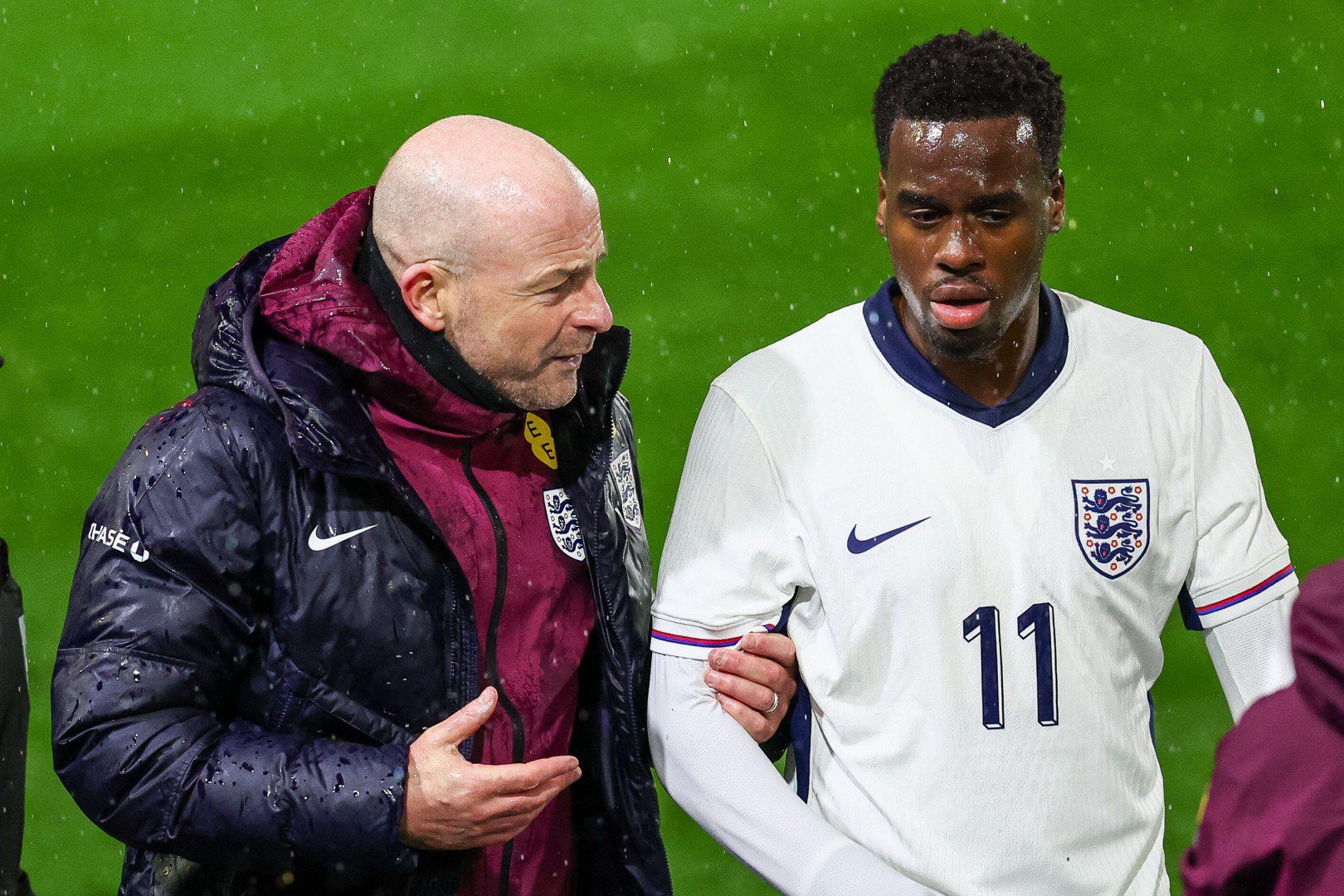 Médias britanniques : l’état de Gittens n’est pas grave après la blessure et continuera de rester dans l’équipe d’Angleterre U21